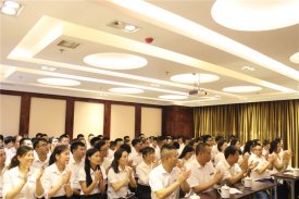逆勢上揚(yáng)，再創(chuàng)輝煌—新思路裝飾召開年中工作