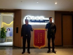 新思路裝飾怎么樣？業(yè)主送的錦旗就是答案！